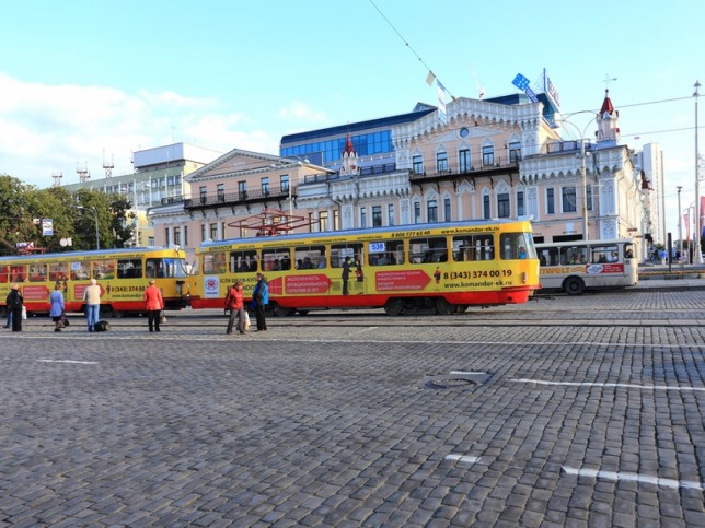 Едем екатеринбург. Трамвайная остановка площадь 1905. Трамвай Екатеринбург площадь 1905 года.