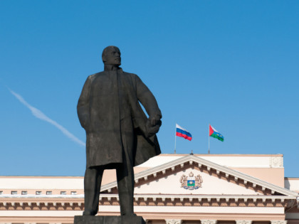 Photo: architectural monuments, Lenin statue , Tyumen