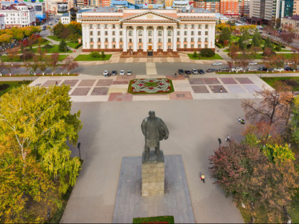 Photo: architectural monuments, Lenin statue , Tyumen