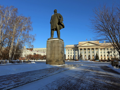 Photo: architectural monuments, Lenin statue , Tyumen