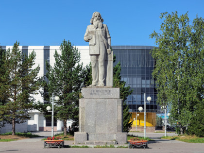 Photo: architectural monuments, Mendeleyev Statue, Tobolsk