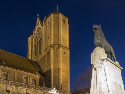 Photo: architectural monuments, Brunswick Cathedral , Lower Saxony